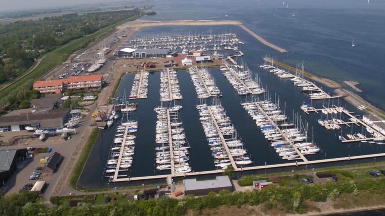 Ijsvogel Apartment, Duplex Family Home 4-Bed Located On The Largest Saltwater Lake Bruinisse Bagian luar foto